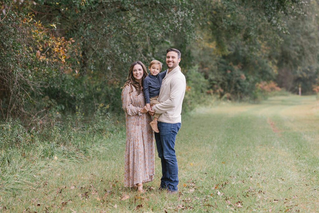 What to Wear for Family Photos in Tallahassee: Easy Outfit Ideas That Look Good in Cards and Prints 3 What to Wear for Family Photos in Tallahassee: Easy Outfit Ideas That Look Good in Cards and Prints 1